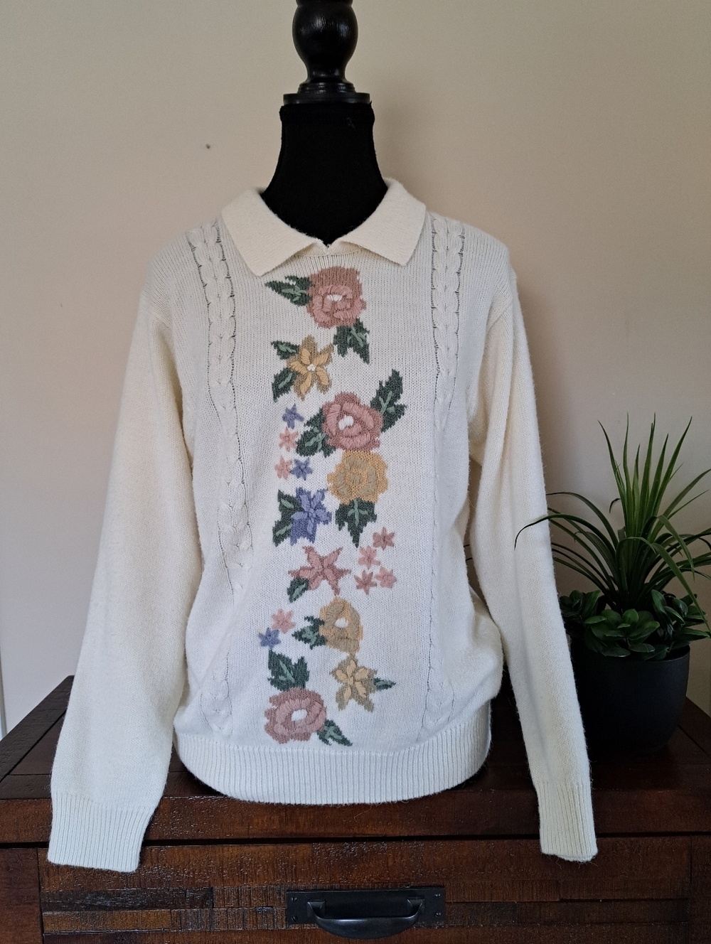 Vintage Cream Knit Sweater Floral Collared Cottagecore Womens Cozy Pullover